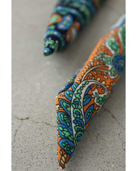 オリエンタルな柄が広がるドッキングプリーツミディアムワンピース(リボン付き)