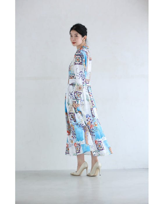 軽やかに風感じるスカーフ柄タックミディアムワンピース