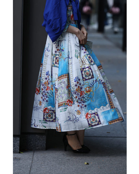 軽やかに風感じるスカーフ柄タックミディアムワンピース