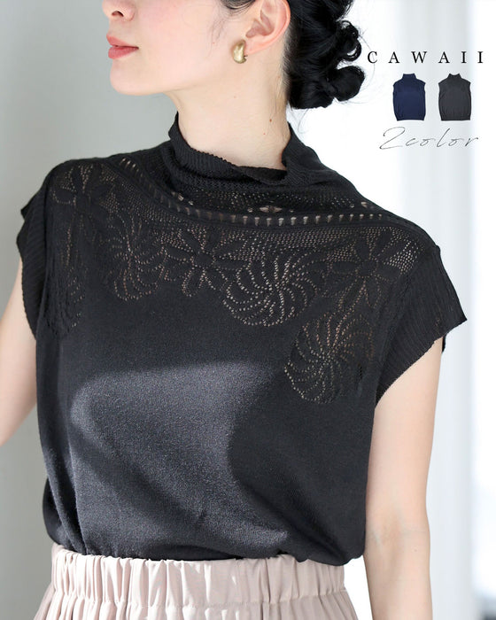 デコルテに浮かぶ花の透かし編みニットカットソー