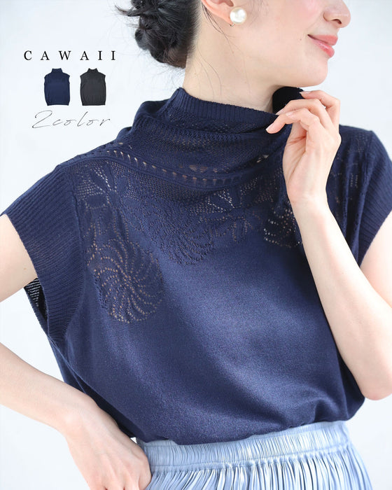 デコルテに浮かぶ花の透かし編みニットカットソー