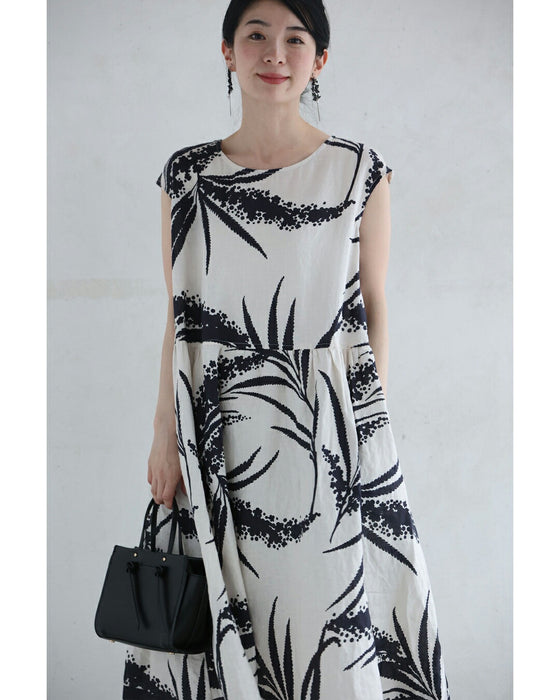 ボタニカルな影絵柄の涼しいリネンミディアムワンピース