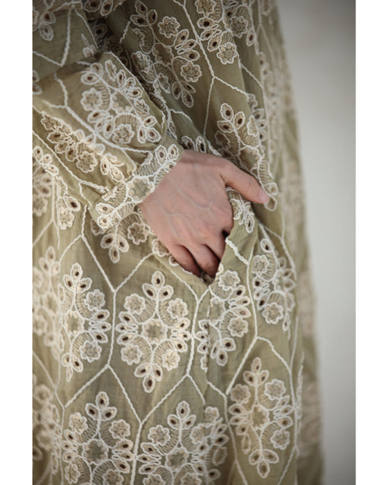 美しさ織りなす花刺繍ロングワンピース