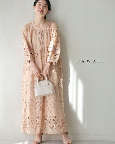 ピンクベージュ