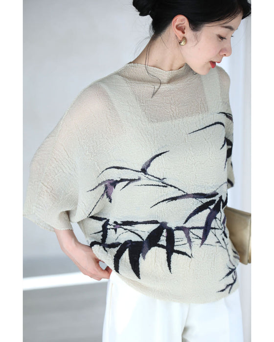 風に揺れるリーフ柄の伸びやかくしゅくしゅカットソートップス