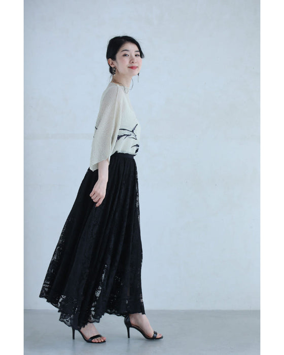 風に揺れるリーフ柄の伸びやかくしゅくしゅカットソートップス