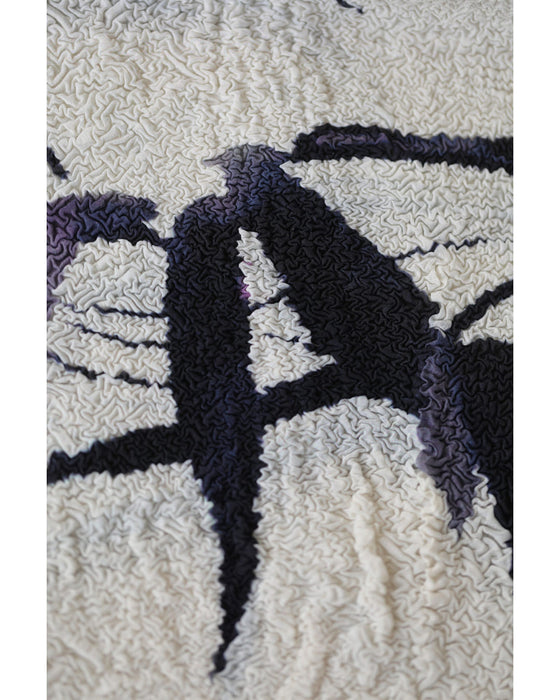 風に揺れるリーフ柄の伸びやかくしゅくしゅカットソートップス