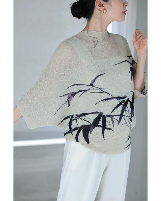 風に揺れるリーフ柄の伸びやかくしゅくしゅカットソートップス