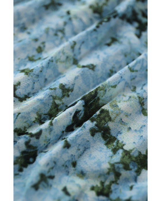 一面に広がる青い花のリボンネックミディアムワンピース