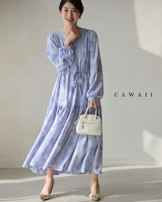 春を彩るブルーの植物柄ティアードミディアムワンピース