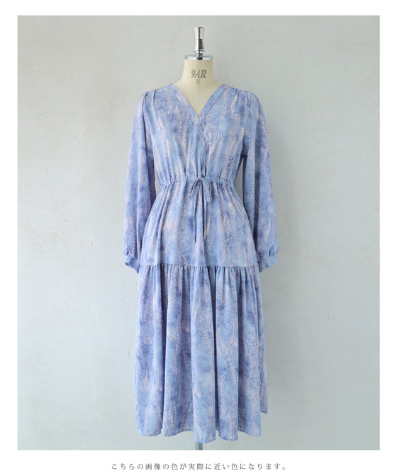 春を彩るブルーの植物柄ティアードミディアムワンピース