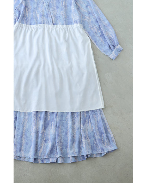 春を彩るブルーの植物柄ティアードミディアムワンピース