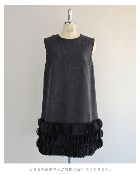 ひらひらとサークル装飾囲む裾のミニワンピース