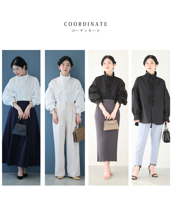 花モチーフビジューが流れるスタンドネックブラウストップス