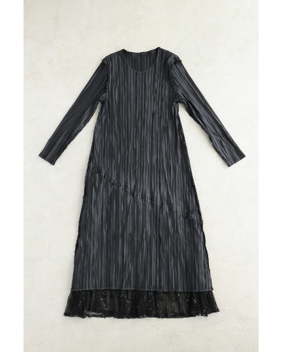 華やかなスパンコール煌めく切り替えプリーツワンピース(リボン付き)