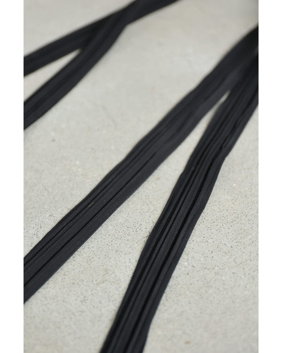 華やかなスパンコール煌めく切り替えプリーツワンピース(リボン付き)