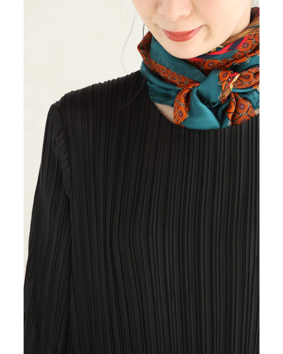 華やかなスパンコール煌めく切り替えプリーツワンピース(リボン付き)