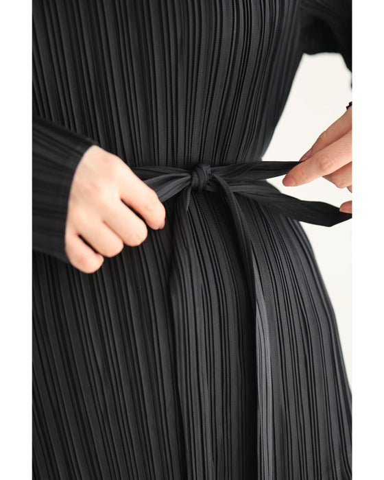 華やかなスパンコール煌めく切り替えプリーツワンピース(リボン付き)