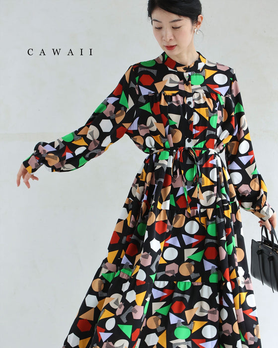 レトロポップな図形柄Aラインロングワンピース(リボン付き)