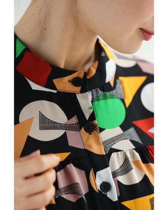 レトロポップな図形柄Aラインロングワンピース(リボン付き)