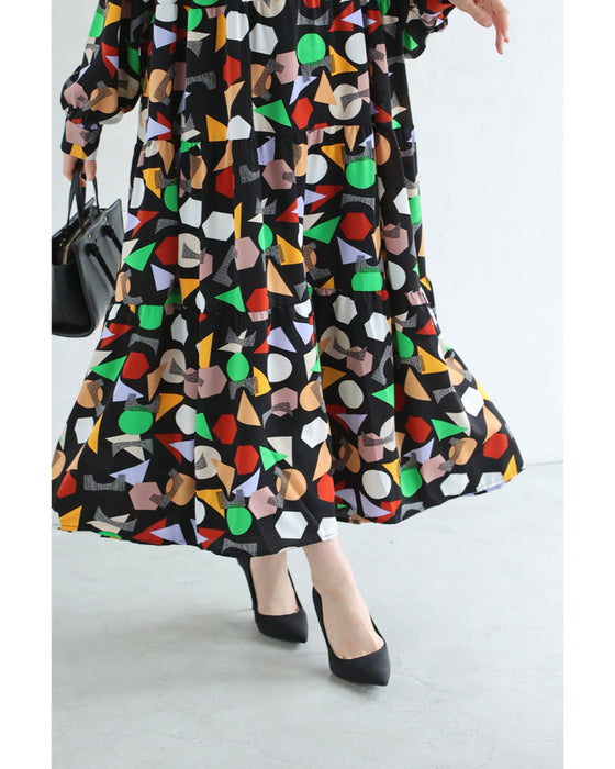 レトロポップな図形柄Aラインロングワンピース(リボン付き)