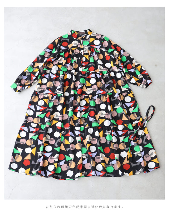 レトロポップな図形柄Aラインロングワンピース(リボン付き)