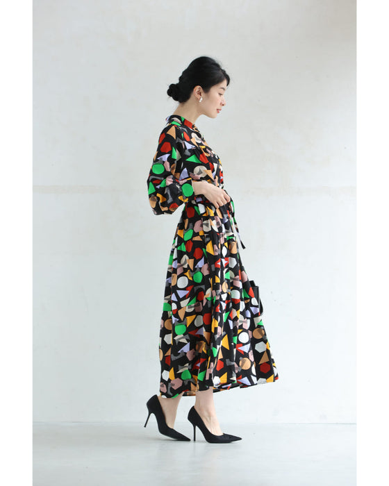 レトロポップな図形柄Aラインロングワンピース(リボン付き)