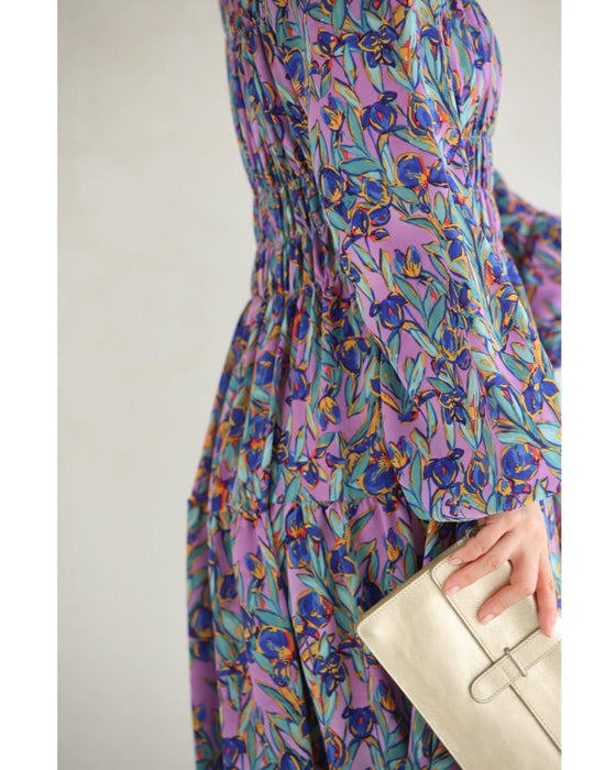 鮮やかに描いた花のシャーリングミディアムワンピース