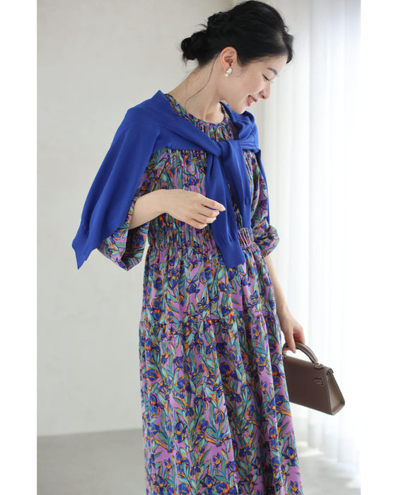 鮮やかに描いた花のシャーリングミディアムワンピース