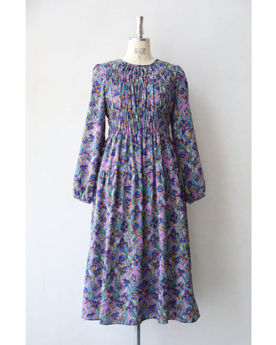 鮮やかに描いた花のシャーリングミディアムワンピース