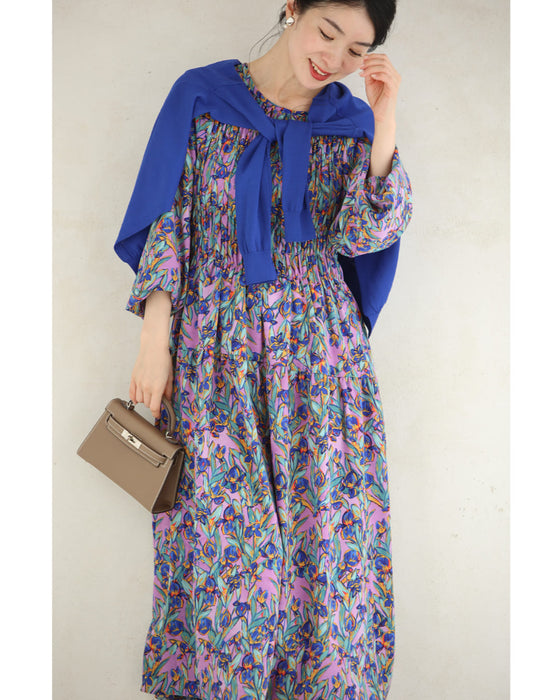 鮮やかに描いた花のシャーリングミディアムワンピース