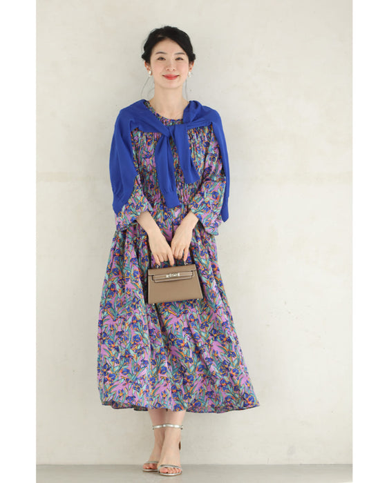 鮮やかに描いた花のシャーリングミディアムワンピース