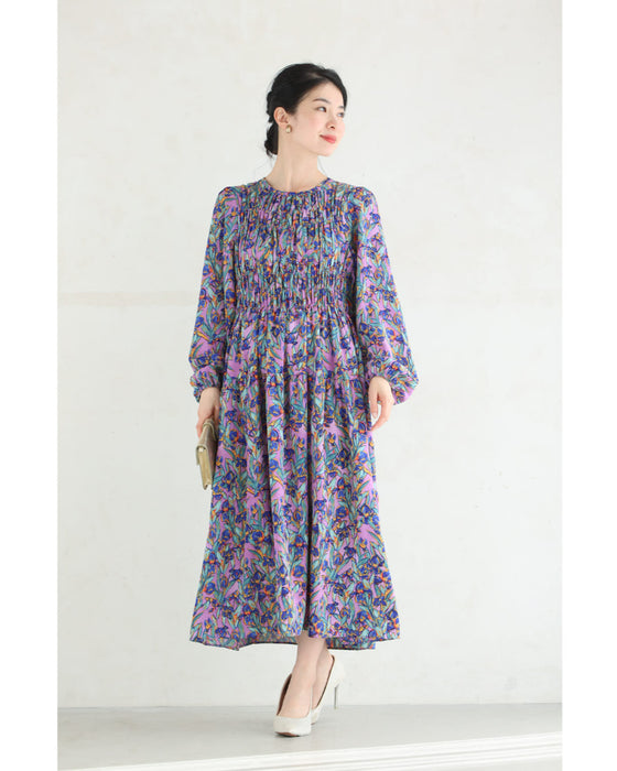 鮮やかに描いた花のシャーリングミディアムワンピース