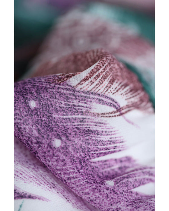 色づく羽舞うスタンプアートのティアードミディアムワンピース