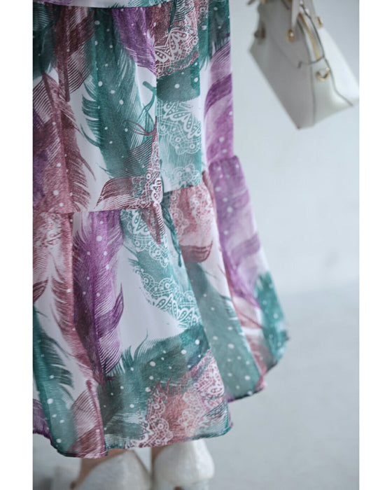 色づく羽舞うスタンプアートのティアードミディアムワンピース