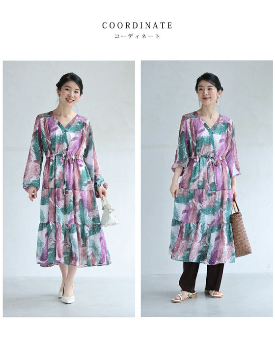 色づく羽舞うスタンプアートのティアードミディアムワンピース