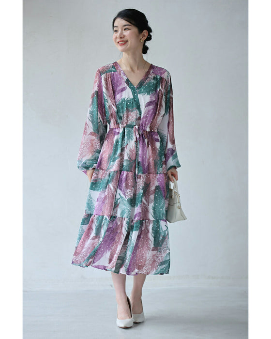 色づく羽舞うスタンプアートのティアードミディアムワンピース