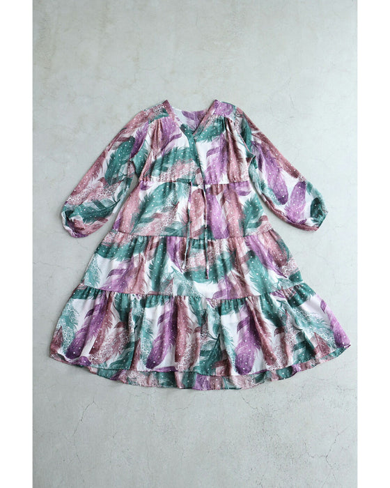 色づく羽舞うスタンプアートのティアードミディアムワンピース