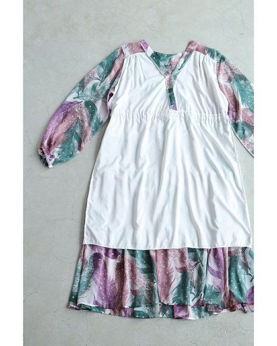 色づく羽舞うスタンプアートのティアードミディアムワンピース