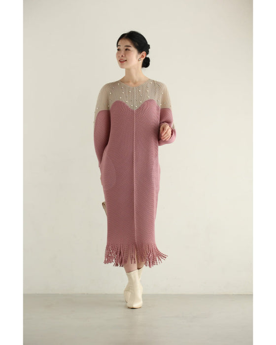 裾に揺れるフリンジの波うつバイカラーミディアムワンピース