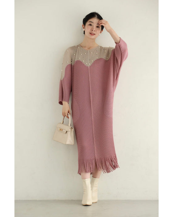 裾に揺れるフリンジの波うつバイカラーミディアムワンピース