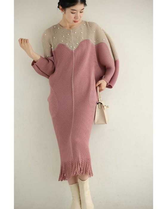 裾に揺れるフリンジの波うつバイカラーミディアムワンピース