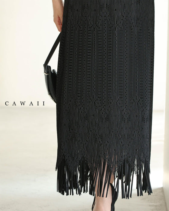 模様が浮かぶフリンジ裾Iラインミディアムスカート