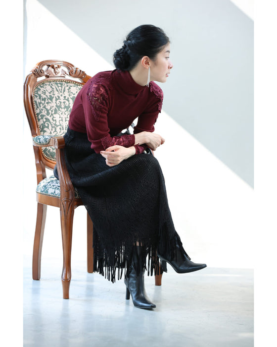 模様が浮かぶフリンジ裾Iラインミディアムスカート