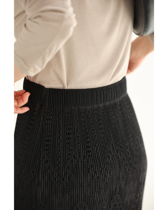 模様が浮かぶフリンジ裾Iラインミディアムスカート