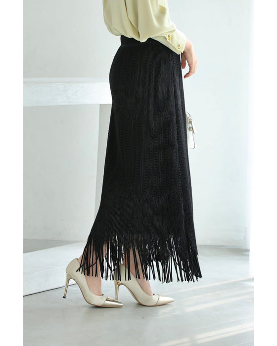 模様が浮かぶフリンジ裾Iラインミディアムスカート