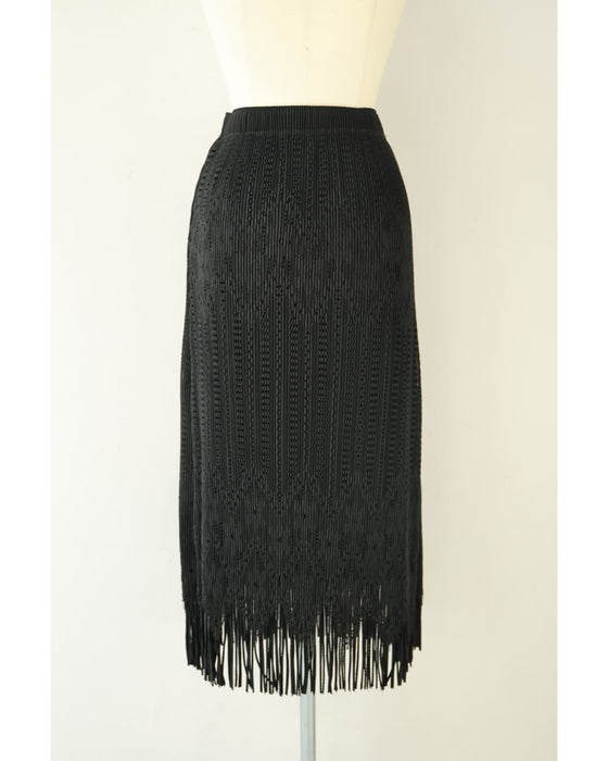 模様が浮かぶフリンジ裾Iラインミディアムスカート