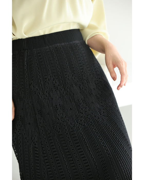 模様が浮かぶフリンジ裾Iラインミディアムスカート