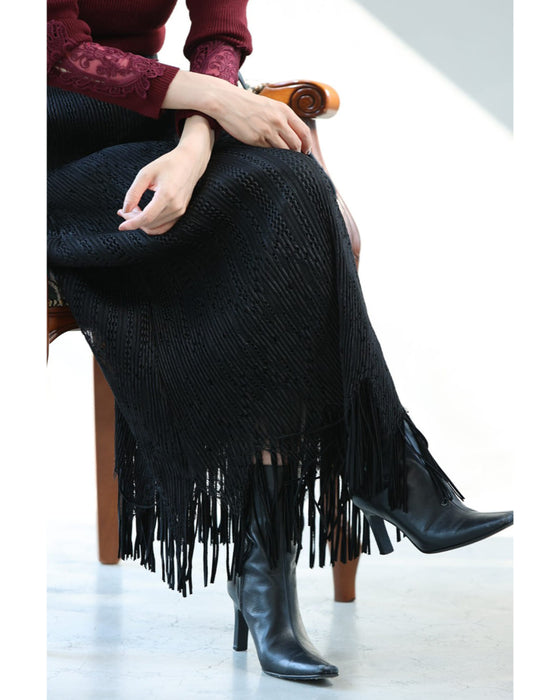 模様が浮かぶフリンジ裾Iラインミディアムスカート