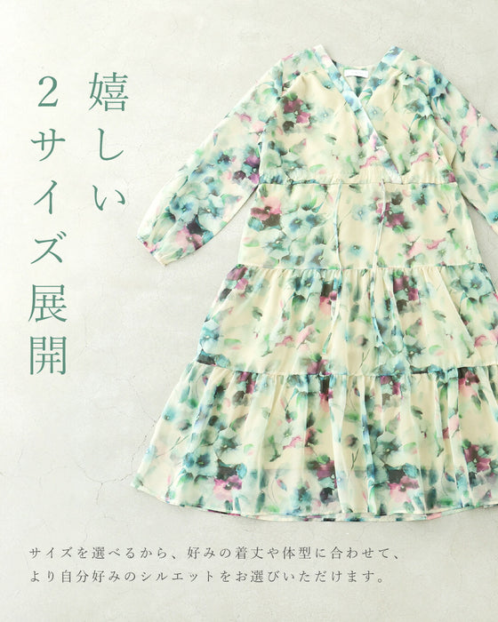 春風に舞うロマンティックなフラワーティアードワンピース